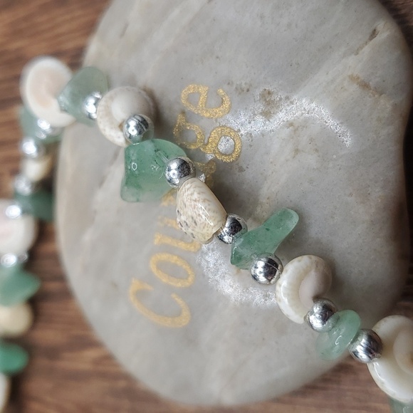 B2831 emerald crystal raw chip‎ Peruvian seashell bracelet - Picture 3 of 3